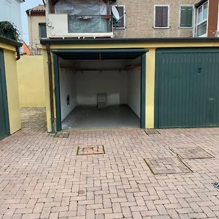 Interno 8 Con Box Auto Privato Gratuito