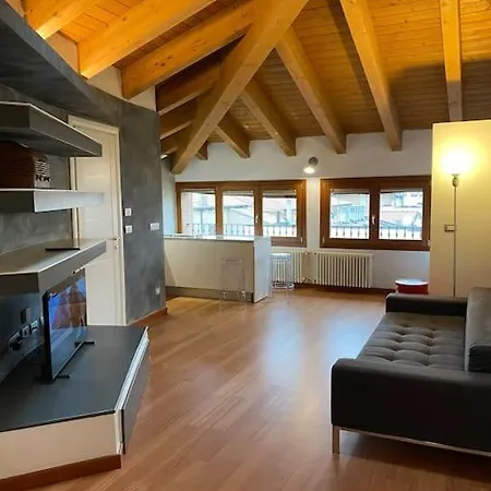 Interno 8 Con Box Auto Privato Gratuito Ferrara