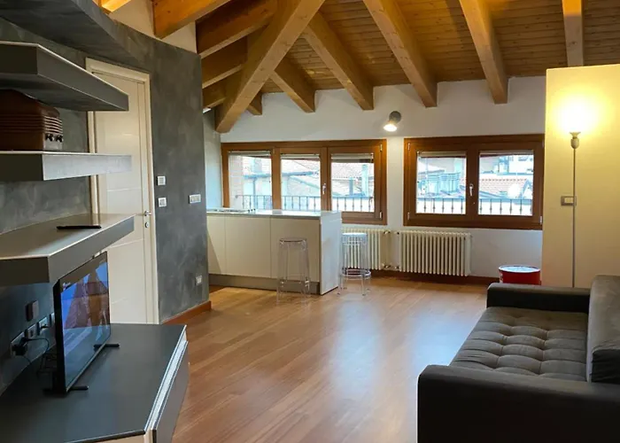 Interno 8 Con Box Auto Privato Gratuito *